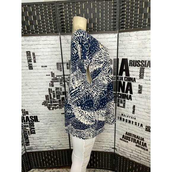 Grayson Plus 3X Navy Blue Print Scoop Cut-Out Metal Bead Neck Sleeveless Top - Picture 3 of 6